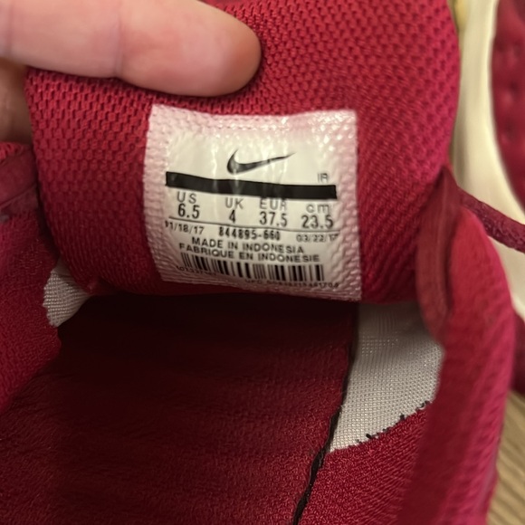 Nike AIR MAX Motion Women’s 6.5 Red Wine White - Picture 12 of 12